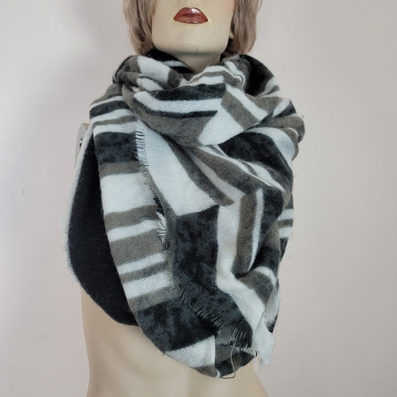 Zara black white gray striped fuzzy blanket scarf - Picture 11 of 13